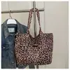 2025 Nuevo Otoño Bolso Tote Retro de Nicho Mochila de Gran Capacidad Estilo Extranjero Bolso de Hombro para Viajes Cotidianos Bolso de Tela Ligero a la Moda