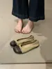 Versão em pele de ovelha~Sapatos baixos macios e confortáveis, novo modelo verão 2026, sapatos Mary Jane com bloqueio de cores, bico dividido, laço de casco de porco