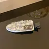 Grampo de Cabelo de Couro com Bolinhas e Coração Prateado Estilo Doce e Cool Clipe para Franja Clipe para Bordas de Cabelo Quebrado Grampo de Cabelo de Alta Qualidade para Celebridades da Internet Acessórios de Cabelo