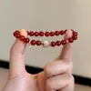Abundância Ano após Ano~Pulseira de Ágata Vermelha Natural com Pingente de Peixe Dourado Pequeno com Diamantes para Mulheres, Joia de Luxo Leve, Elegante e que Realça a Pele