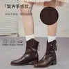 Botas de Equitação Femininas Bico Fino Salto Bloco 2026 Outono/Inverno Novas Salto Baixo Solado Macio Versátil Retrô Botas Curtas para Mulheres
