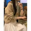 Ahora la Nueva Colección Otoño 2026 de Obj*T de Dongdaemun, Corea, Presenta un Suéter de Punto con Cuello en V Suave y Delicado Estilo Francés
