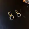 Brincos Stud Geométricos de Prata Estilo Vintage com Diamantes, Brincos Versáteis Exquisitos com um Toque de Luxo Leve e High-End, Joias Femininas de Nicho de Designer