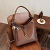 Bolso de mujer transfronterizo, popular este año, bolso de hombro de gran capacidad de color sólido, nuevo bolso tote de textura nicho para ir al trabajo 2024