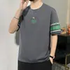 Nueva camiseta versátil y elegante de manga corta para hombre, moderna camiseta holgada de estilo coreano, top camiseta de seda helada con cuello redondo talla grande