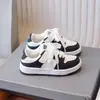 Zapatos Blancos para Niñas 2026 Nuevo Estilo Primavera/Otoño Zapatos Infantiles Tenis Blancos Zapatos de Tabla Bajos Zapatos para Actuaciones Escolares