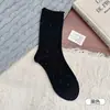 Meias de algodão novas e fofas com bolinhas para outono e inverno, meias de renda empilhadas estilo miu, anti-pilling, meias versáteis e estilosas de cano médio para mulheres