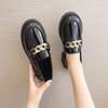 Sapatos de Bico Redondo com Corrente de Boca Baixa 2025 Couro Envernizado Retrô Casual Solado Grosso Mocassins da Moda Jk Sapatos de Couro Pequenos para Mulheres Tendência