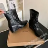 Estação Europeia G Sapatos Femininos 26 Moda Inverno Plissados Macios Couro Bovino de Camada Superior Curtido Vegetal Bico Quadrado Pequeno Salto Baixo Oculto Botas de Cano Curto de Couro