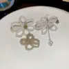 Pendientes de Flor Tejida con Hilo de Plata y Cristales, Modernos, Versátiles, Dulces y Frescos, Pendientes de Nicho de Alta Gama para Mujer