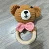 Sonajero de madera con forma de oso tejido con hilo de algodón personalizado, accesorios de juguete para molares de bebé, fábrica de procesamiento al por mayor