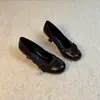 Primeiro Encontro com o Estilo de Arte Vintage Sapatos de Salto Grosso Estilo Francês com Cadarço e Laço Estilo Retrô com Bico Baixo