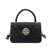 Bolso de cadena acolchado con cierre de broche estilo coreano para mujer, nuevo y moderno 2026, versátil, cruzado, niche, pequeño cuadrado de alta gama