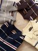 43.8% Acrílico Estilo Coreano Cuello Polo Color Contrastante Rayas Casuales Tejido Prendas de Punto Retro Perezosas para Mujer Otoño e Invierno 2025