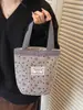 Bolsa de Mão Estilo Japonês Desenho Animado Estampa de Morango Fofa Veludo Cotele Bolsa de Armazenamento Portátil para Exterior para Trabalho Deslocamento Bolsa de Almoço