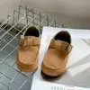 Zapatos Birkenstock para Niños Nueva Colección Primavera y Otoño 2026 Estilo Coreano Versátiles Mocasines Zapatos Pequeños de Cuero para Niños Zapatos Individuales para Bebés Niñas