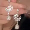 Pendientes Asimétricos de Luna y Estrella para Mujer, Ganchos de Oreja Sencillos y Versátiles Estilo Francés, Lujo Ligero, Elegantes, Pendientes que Adelgazan el Rostro