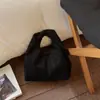 Primavera 2026 Nuevo Estilo Gamuza Moda Versátil Bolso de Mano Estilo Coreano Suave Gamuza Triángulo Bolso de Mano