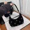 Bolsa Retrô com Rebites Transfronteiriça para Mulheres 2026 Nova Bolsa de Ombro/Axila de Verão para o Trabalho Transversal Bolsa de Bolinho