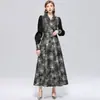 Foto Real de un Vestido Largo Jacquard de Estilo Vintage Francés Estilo Corte con Elegante Cuello en V, Dobladillo Amplio y Efecto Adelgazante, Viene con un Cinturón