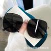 2024 Nuevo Estilo Montura Metálica Cuadrada Estilo Chanel Pequeño Gafas de Sol de Alta Gama para Mujer Rojo Montar Libro Celebridad de Internet Gafas de Sol con Protección UV