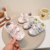 Zapatillas estilo princesa para niños, colección primavera y otoño, nuevo diseño de lazo, transpirables, suela suave, antideslizantes, versátiles, zapatillas de bebé Forrest Gump