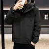 Chaqueta de esquí de trabajo de invierno nueva, engrosada, cálida, casual, de moda, chaqueta corta con capucha, chaqueta de plumón versátil para hombre
