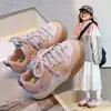 Zapatos Deportivos Casuales para Niños 2026 Modelo Nuevo de Primavera Versátiles Simples para Niñas Zapatos Forrest Gump Suela Suave Antideslizantes para Niños