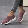 Meias Coloridas de Cano Curto Flyknit para Mulheres Estilo Primavera e Outono Slip-on Solado Macio Sapatos Casuais Respiráveis Sapatos Preguiçosos Tênis de Corrida Ultraleves