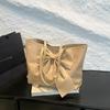 Bolsa tote grande com laço, bolsa feminina nova de nicho, de alta qualidade, com revestimento macio, bolsa de ombro criativa