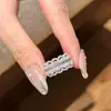 Nuevo anillo de encaje de diamantes completos microincrustados vintage de alta gama con diseño hueco ancho único y exquisito, adecuado para el dedo índice