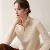 Suéter elegante e que rejuvenesce, de cashmere, com corte slim e zíper meio alto, projetado para criar um efeito emagrecedor