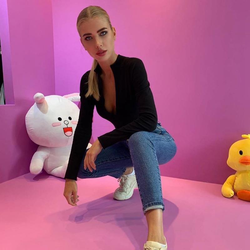 67303479_126950401920428_27869