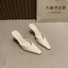 Zapatos Mule Nuevos Chuyuji Primavera 2026, Modernos y Elegantes, Estilo Europeo y Americano, Charol, Punta Cuadrada, Tacón Alto Fino, Punta Cerrada