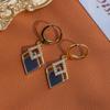 Pendientes de Diamante Negros Personalizados de Moda Cobre Chapado en Oro Real Lujo Ligero Moda Alto Sentido Elegante Elegante Hebilla de Oreja Pendientes Viento Frío