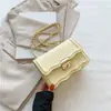 Bolso cuadrado pequeño popular con patrón de cadena para mujer, bolso de mujer, nuevo de moda otoño 2023, bolso bandolera simple con cadena