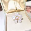 Aretes de Perlas Barrocas Irregulares de Agua Dulce Naturales, Aretes de Pétalos de Perla de Plata 925, Diseño Original, Aretes Elegantes