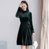 Vestido de Terciopelo de Alta Gama para Mujer Primavera y Otoño 2026 Elegante Cuello Semi Alto Capa Base Falda Plisada Línea A Otoño e Invierno