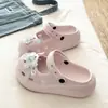 Look Delicado e FemininoSandálias EVA tipo Clog com Estampa de Urso Floral Azul para Mulheres, Sandálias Fechadas Mary Jane para Verão ao Ar Livre, Aumentadoras de Altura