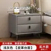 Mesita de noche de cuero, moderna y simple, para uso en el hogar, lujo ligero, pequeña, multifuncional, madera maciza, almacenamiento para dormitorio, mesita de noche, mueble de almacenamiento
