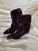 Colección de otoño/invierno 2026 estilo coreano: botines de punta fina, tacón de gatito, plisados y con volantes, botas de moda hasta la rodilla y botines para mujer