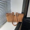 Bolso de mano estilo coreano para mujer, nuevo bolso de hombro único de moda 2026, estampado de leopardo único con remaches, bolso tote de gran capacidad para mujer