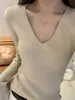 Elegante camisa básica de cuello para mujer, corte ajustado, otoño e invierno, pura y deseable, tacto de alta gama, top de punto de manga larga en blanco
