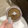 Anillo Trenzado Dorado Auténtico Chapado Pequeño Libro Rojo Popular Seis Garras con Diamantes para Mujer Temperamento de Lujo Ligero Versátil Dropshipping