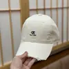 Boné de Baseball Bordado com Letras 2026 Novo para Mulheres, Boné Simples Versátil de Topo Macio para Primavera e Verão Que Faz o Rosto Parecer Menor, Estilo Tendência para Casais