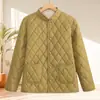 Jaqueta acolchoada de algodão novo estilo para mães, à prova de frio e quente para o inverno, tamanho grande, solta e grossa, veludo de algodão europeu, casaco de algodão com gola alta para mulheres