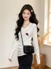 Camiseta Feminina Casual Versátil de Manga Longa com Gola V e Ombro Normal para Primavera e Outono, Camisa Camada Base Térmica Afinando
