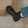 Botas Martin com aumento de altura para mulheres 2026 moda versátil novo estilo primavera e outono botas curtas de sola grossa para mulheres estilo britânico para mulheres baixas e magras