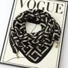 Bufanda cuadrada de nuevo estilo para mujer con hebilla magnética, protección para el cuello, bufanda pequeña para mujer, bufanda de lino y algodón para otoño e invierno, combina con todo.