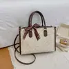 Comércio Exterior Atacado Bolsas Femininas 2026 Novo Modelo Ombro Único Transversal Pequena Quadrada Tendência Monograma Letra Retrô Bolsa de Trabalho Luxo Leve